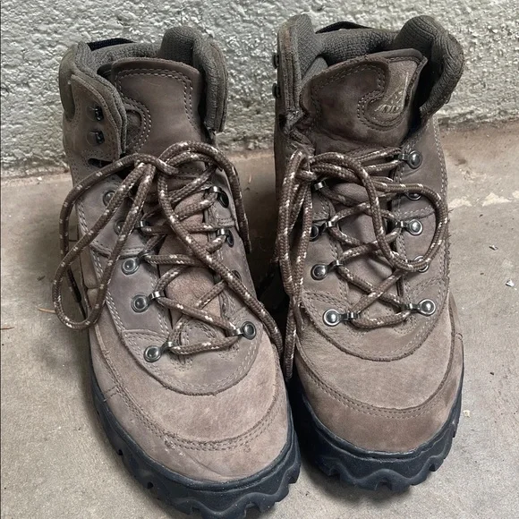 Nike Brown Suede Hiking Boots - Picture 4 of 4